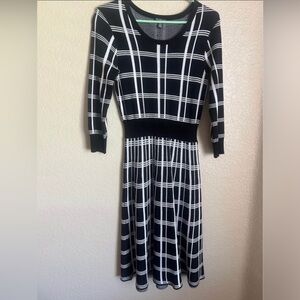 Nina Leonard Black and White Long Sleeve Dress